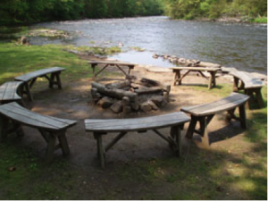 The Double Eagle Lodge offers comfortable amenities and unbeatable access to anglers fishing the Salmon River.