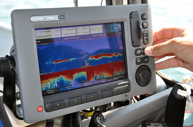 fishfinder shows jigs and bait