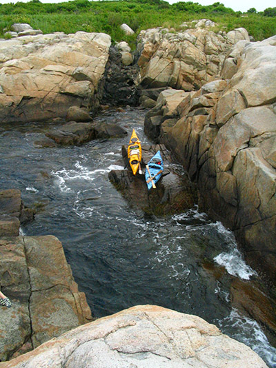 The outer harbor islands feature granite shores that give way to countless coves, inlets and chutes.