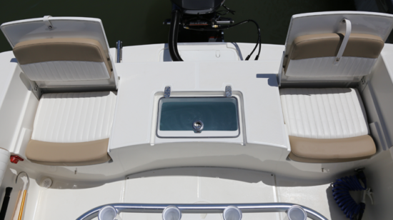 sea-born-lx21-center-console-rear-jump-seats-lifted