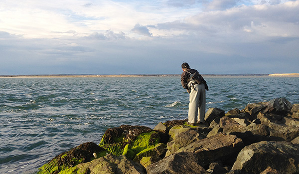 Disturbances in the water&rsquo;s surface reveal changes in the bottom contour
