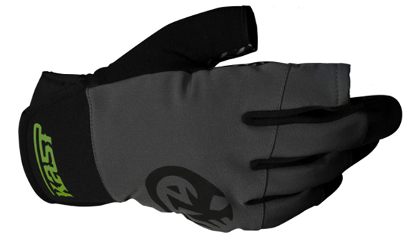 The Kast Raptor Glove provide warmth while allowing you to tie knots and unhook fish