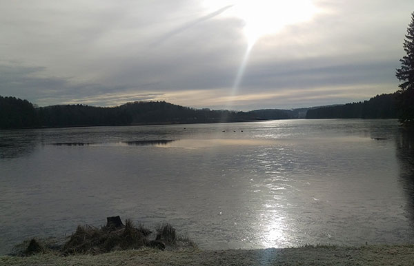 Ice is beginning to form on Hills Creek Lake