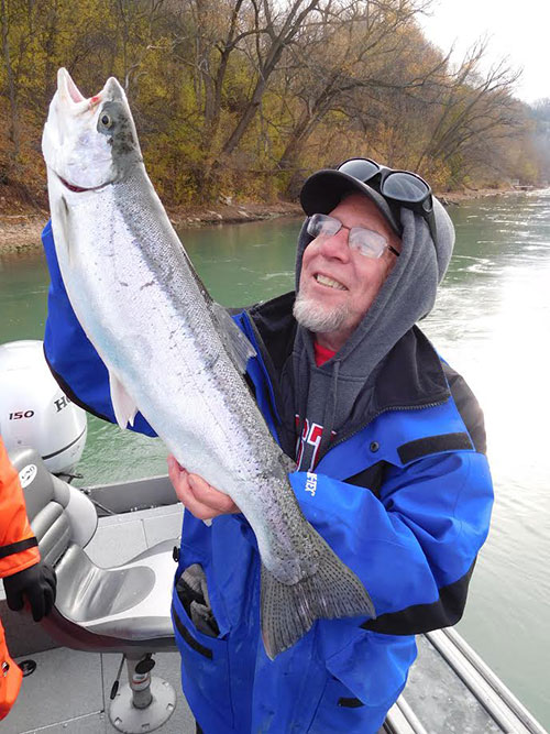 Bill Kiel of Ohio with a big lower river steelie