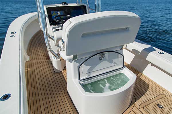 Built-in livewell with acrylic lid and friction hinges - 40 gal.