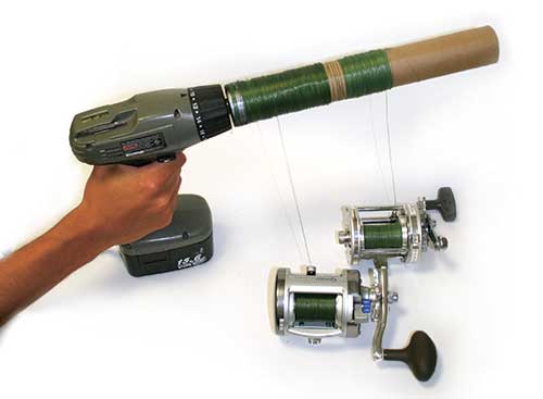 Usa a drill with a paper towel roll to unspool line