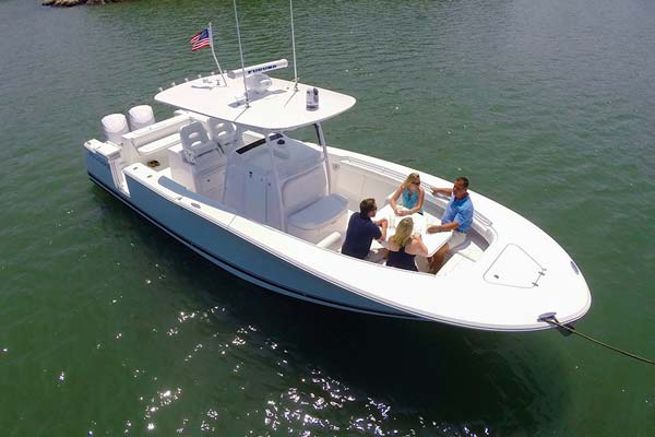 dinette converts to a sun lounge, or a casting platform for fishing buddies.