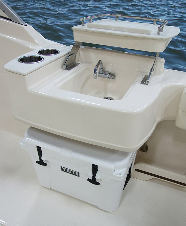 Available wet bar w/sink, drink holders (2) & 35-qt. (33 l) removable Yeti cooler