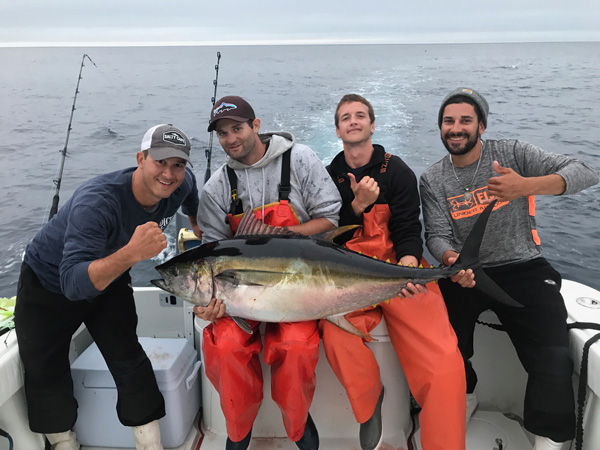 thumbs up group of tuna anglers