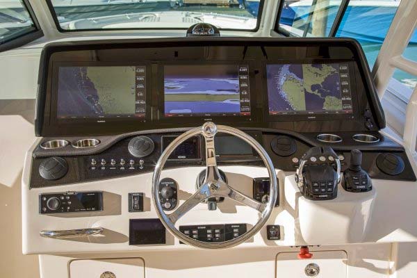 Grady-White Canyon 456 center console