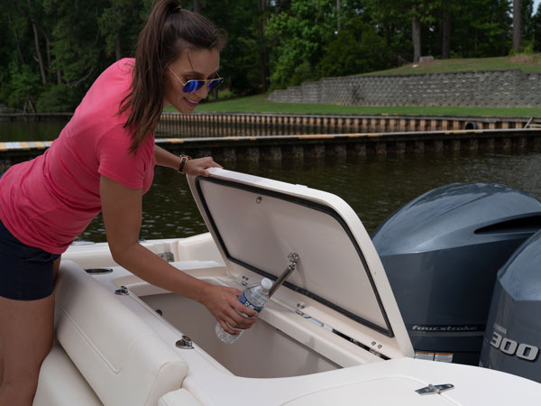 Grady-White Freedom 285 aft storage