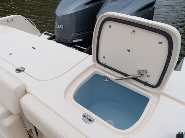 Grady-White Freedom 285 livewell