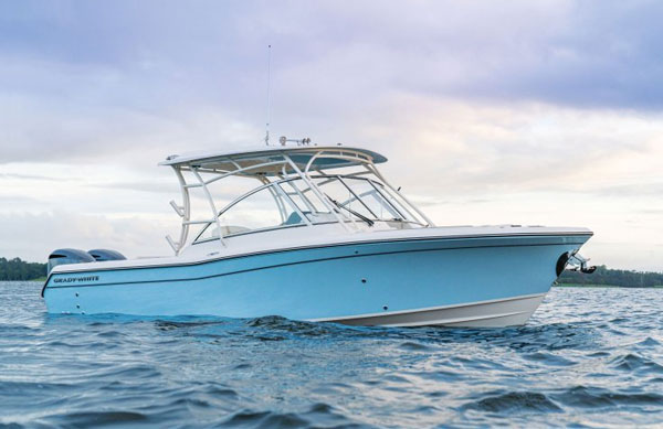 Grady-White Freedom 285 sleek and sporty style