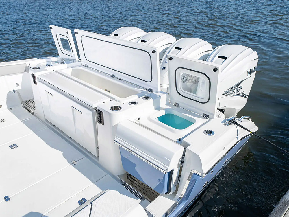 Pursuit S 428 transom boxes