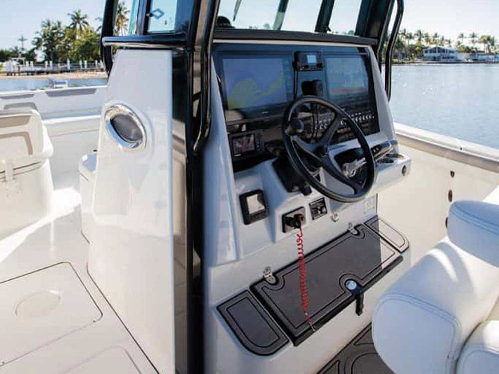 World Cat 325 CC cockpit