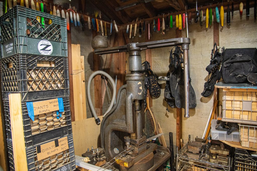 800-pound screw press