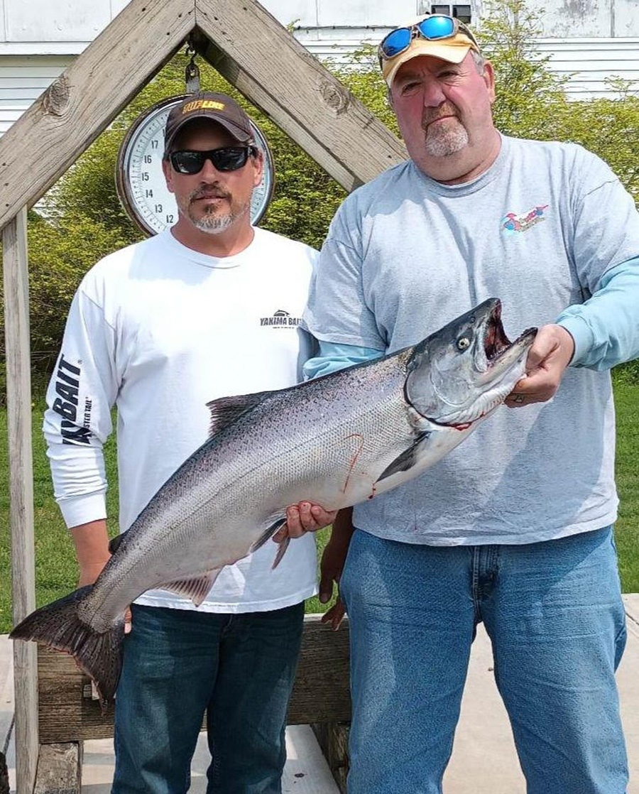 Mark Scott and Capt. Matt Yablonsky king salmon