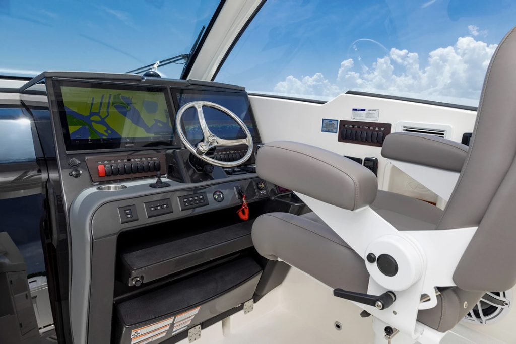 Pursuit OS 405 cockpit