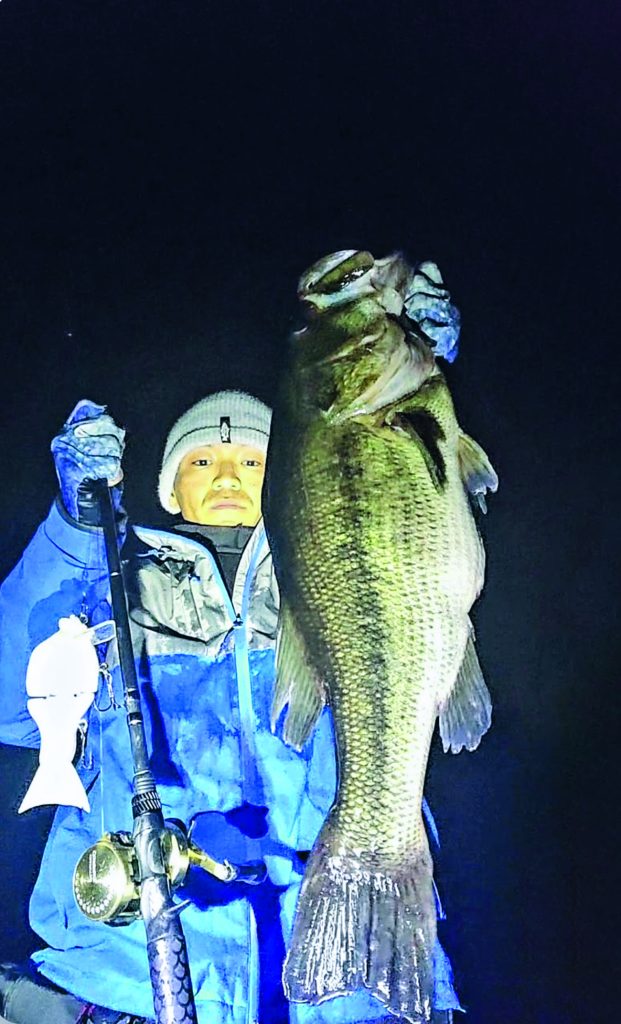 largemouth on wakebaits