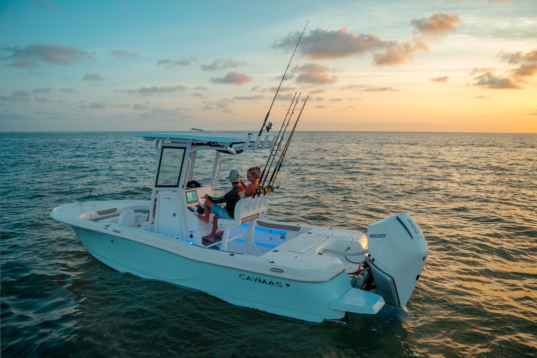 Caymas 24 HB running inshore