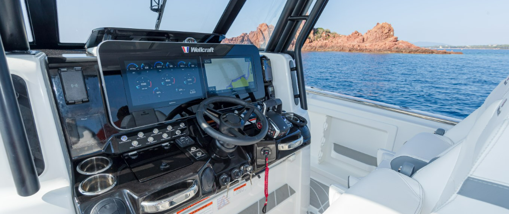 Wellcraft 38 T-Top helm and console layout