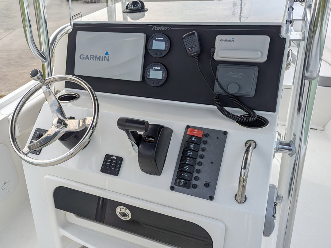 Parker 210 Coastal helm