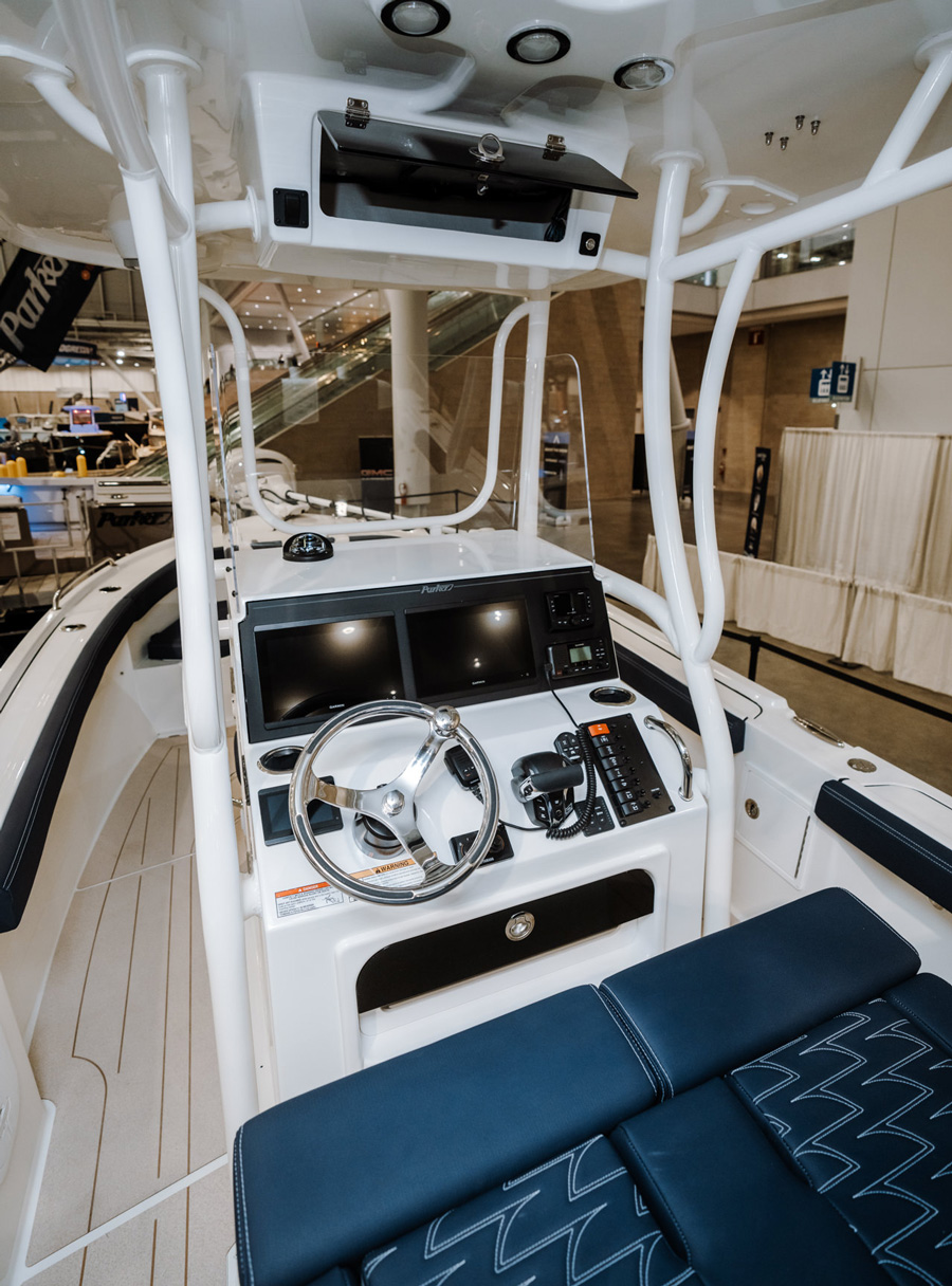 Parker 230 Coastal Elite helm